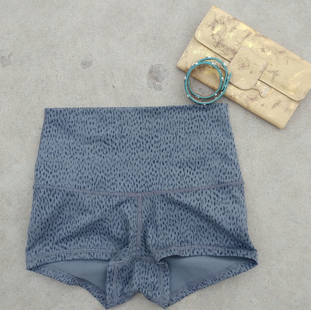 Lulu lamen size 4 in-movement shorts 2.5 inseam